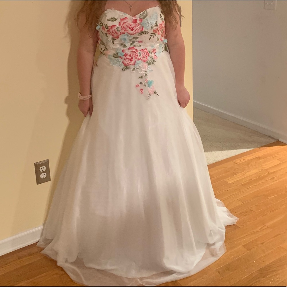 Social Code: White Prom/Homecoming/Formal Dress